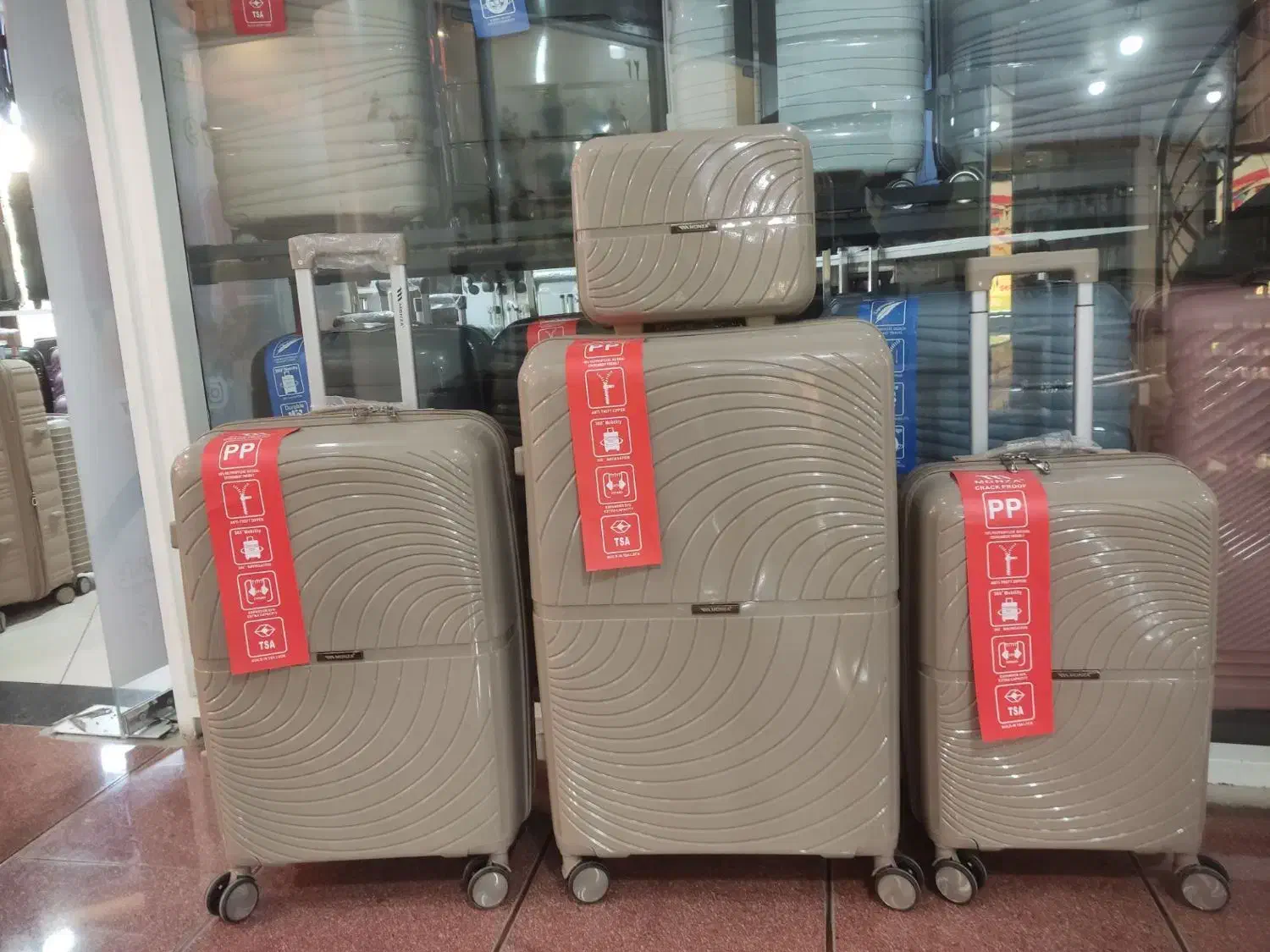 چمدون چمدان|کیف، کفش، کمربند|اصفهان, باب الدشت|دیوار