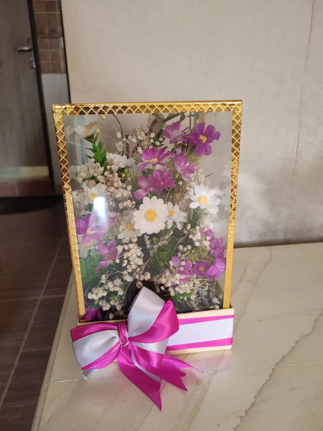 باکس گل با جعبه شیشه ای کادو روز زن|گل مصنوعی|شیراز, درکی|دیوار