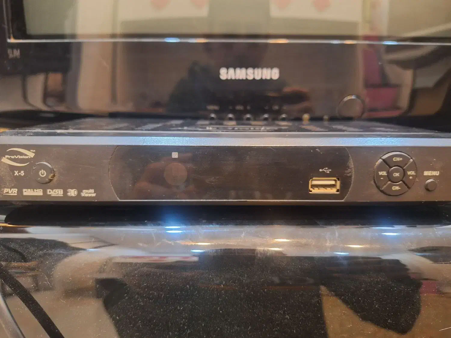 تلوزیون و دستگاه دیجیتال به همراه میز TV|تلویزیون و پروژکتور|گنبد کاووس, |دیوار