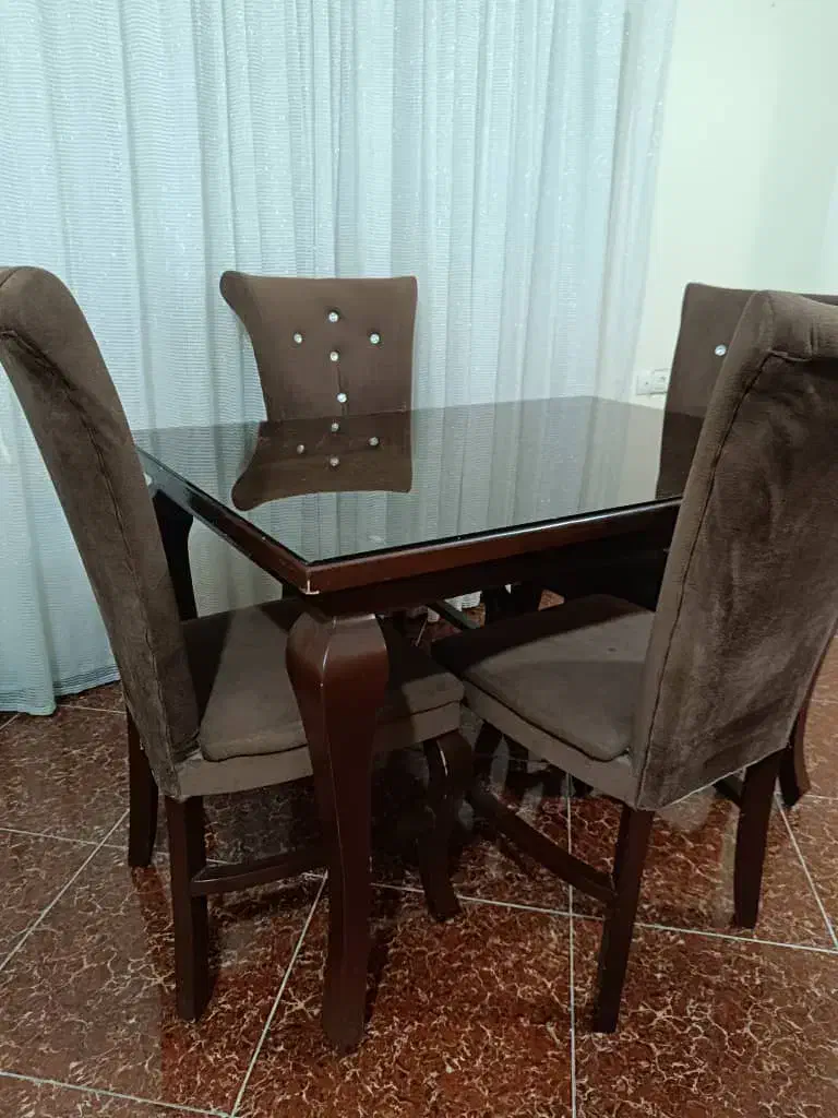 میز غذا خوری ، کمد و کشوی لباس|میز و صندلی غذاخوری|قشم, |دیوار