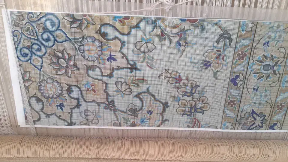 قالی دستبافت نائینی نیمه کاره یک در دو متر|فرش|فولادشهر, مسکن مهر فولادشهر|دیوار