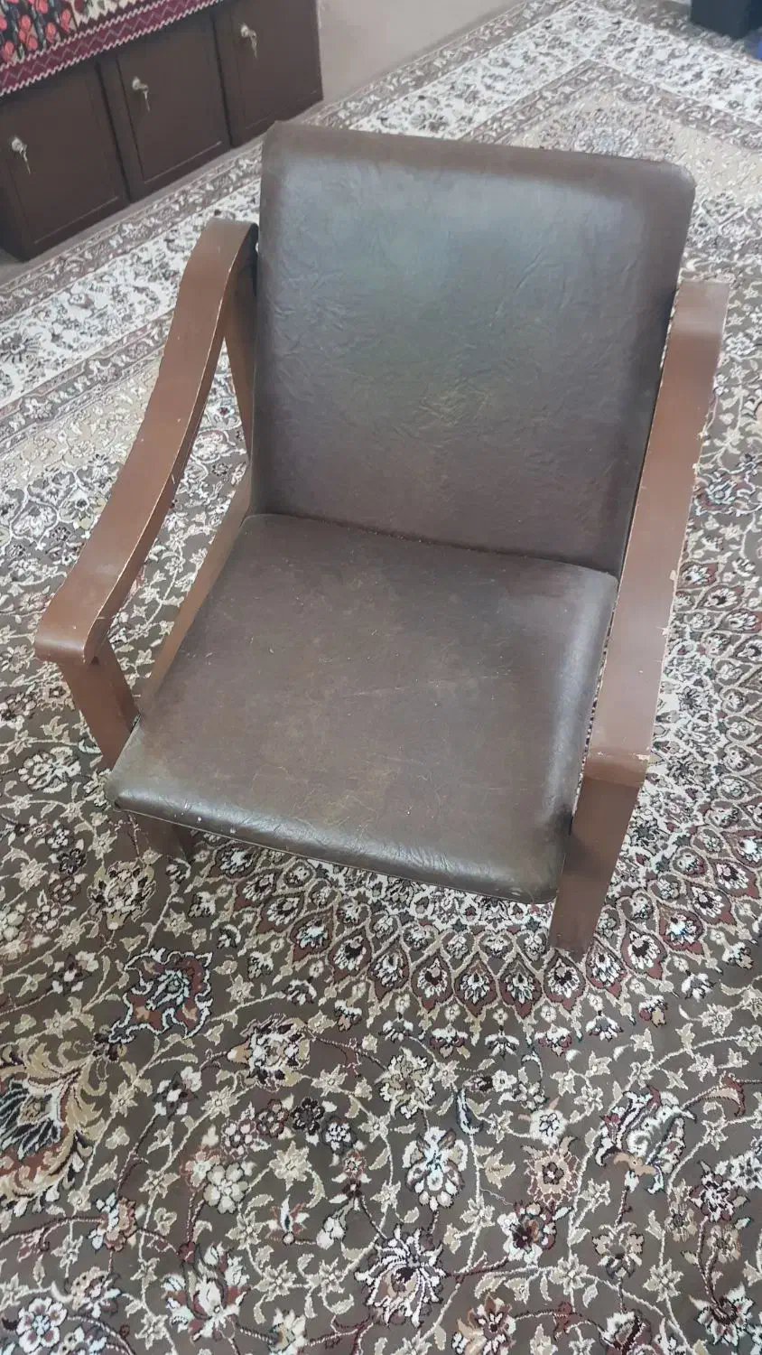 ۳ عدد صندلی چوبی|مبلمان اداری|اصفهان, بهارستان (مخابرات)|دیوار