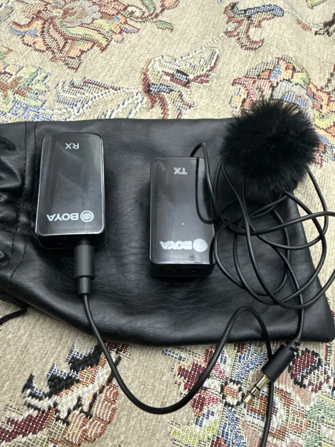 میکروفون بی سیم یقه ای بویا|صوتی و تصویری|اندیشه, اندیشه فاز ۲|دیوار