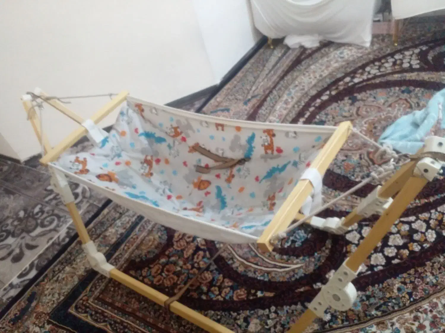 گهواره نوازاد|اسباب و اثاث بچه|اشتهارد, |دیوار