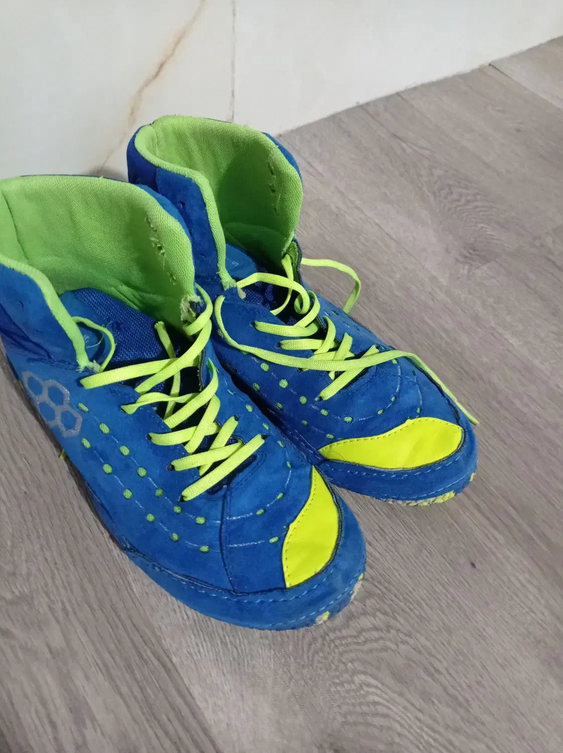 لباس و کفش کشتی|تجهیزات ورزشی|خرم‌آباد, |دیوار