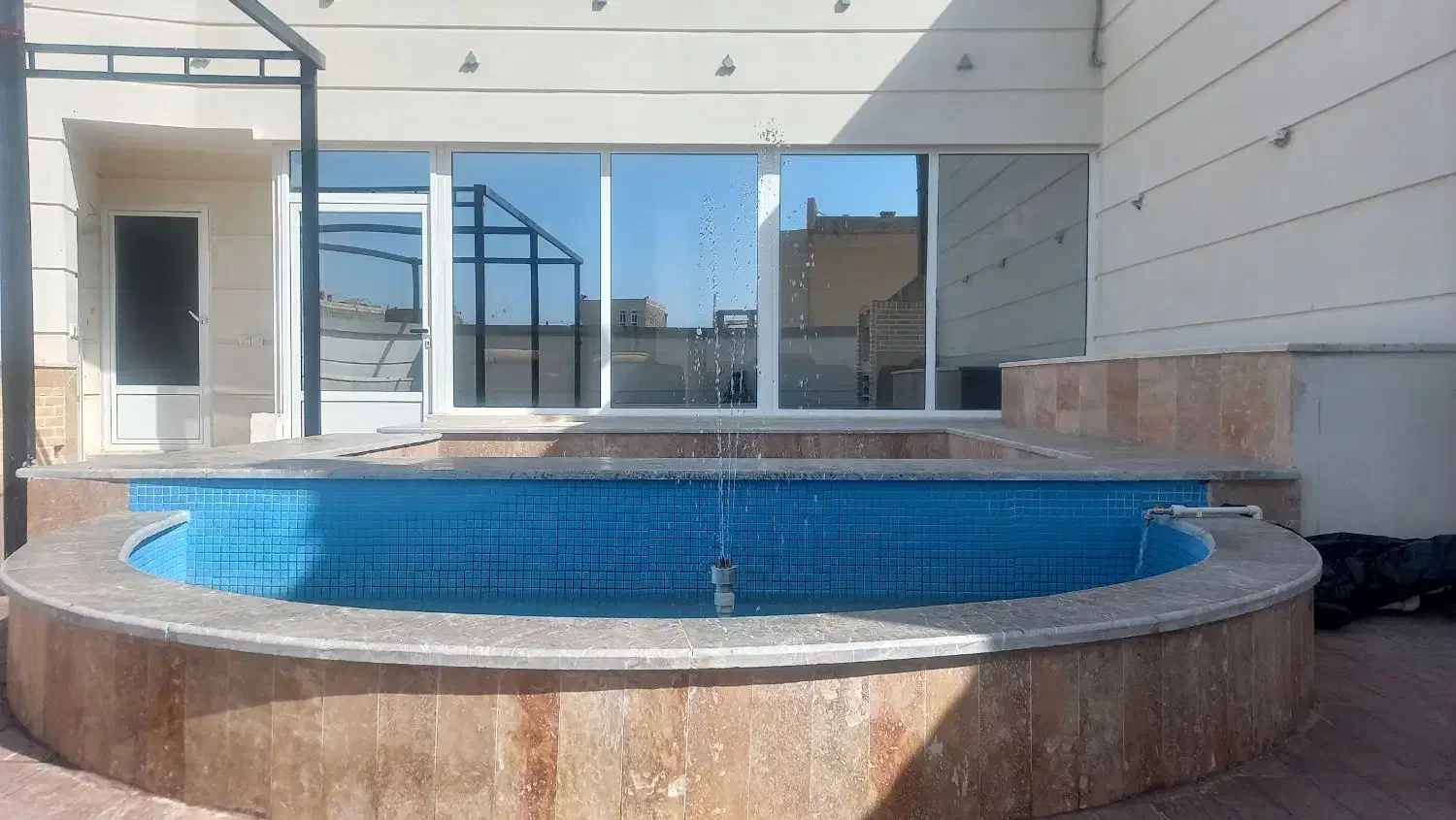 سوئیت شیک کنار پارک/بیمارستان طبقه اول دربست|اجارهٔ کوتاه‌مدت آپارتمان و سوئیت|یزد, |دیوار