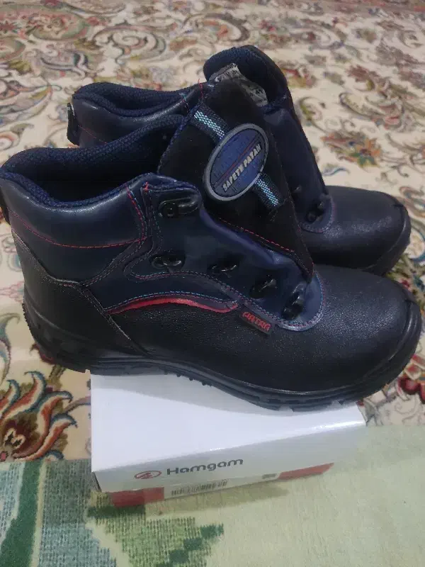 پوتین کفش کار|کیف، کفش، کمربند|خوی, |دیوار