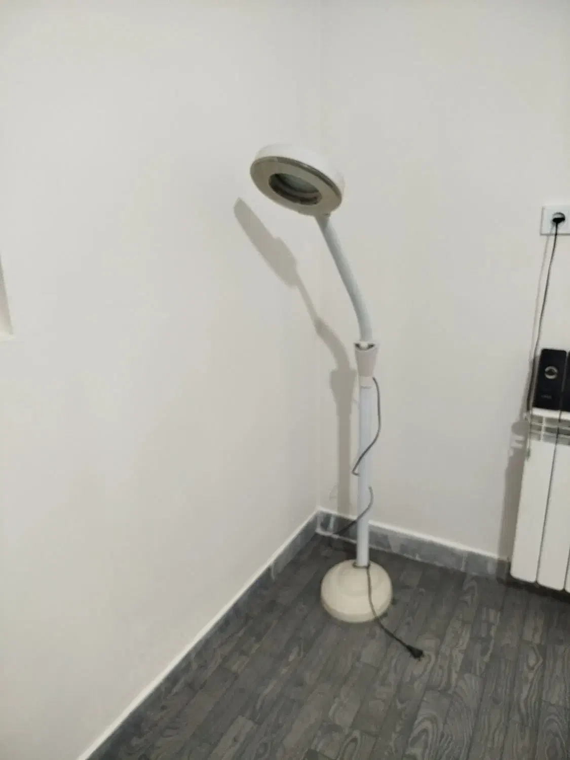 چراغ لوپ پایه دار|لامپ و چراغ|کرج, شهرک ولیعصر|دیوار