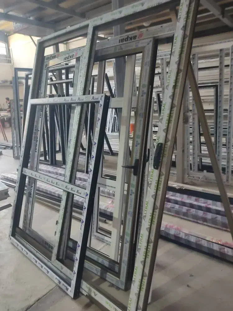 درب و پنجره های دوجداره اختصاصی|خدمات پیشه و مهارت|اصفهان, دارک|دیوار