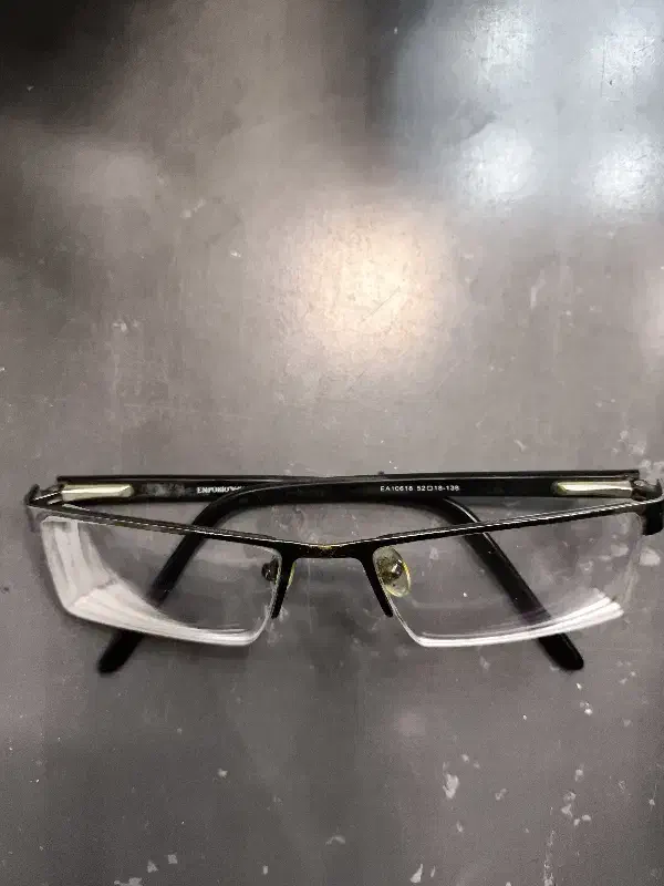 عینک پیدا شده|اشیا|اردبیل, |دیوار