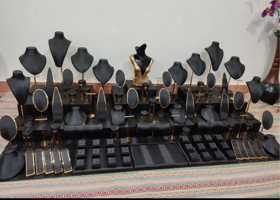 طراحی و اجرای انواع ویترین طلاو جواهر فروشی|فروشگاه و مغازه|باغستان, |دیوار