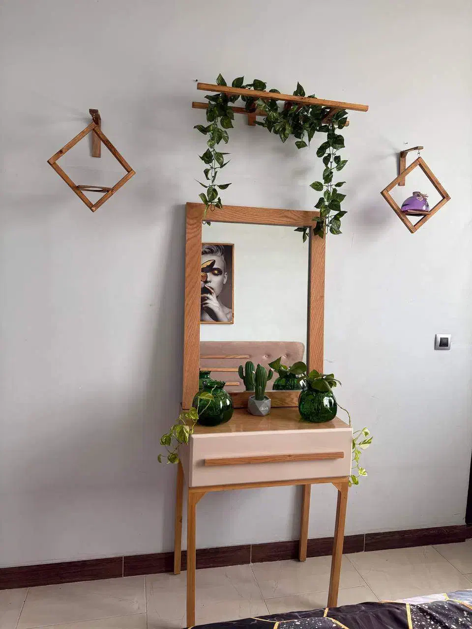 تخت در حد نو|تخت و سرویس خواب|هشتگرد, فاز ۱ مهستان|دیوار