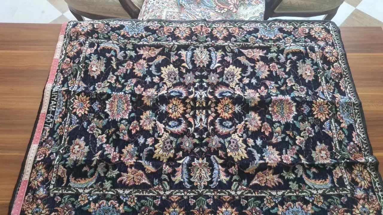 پادری و زیر سفره ای|فرش|یزد, |دیوار