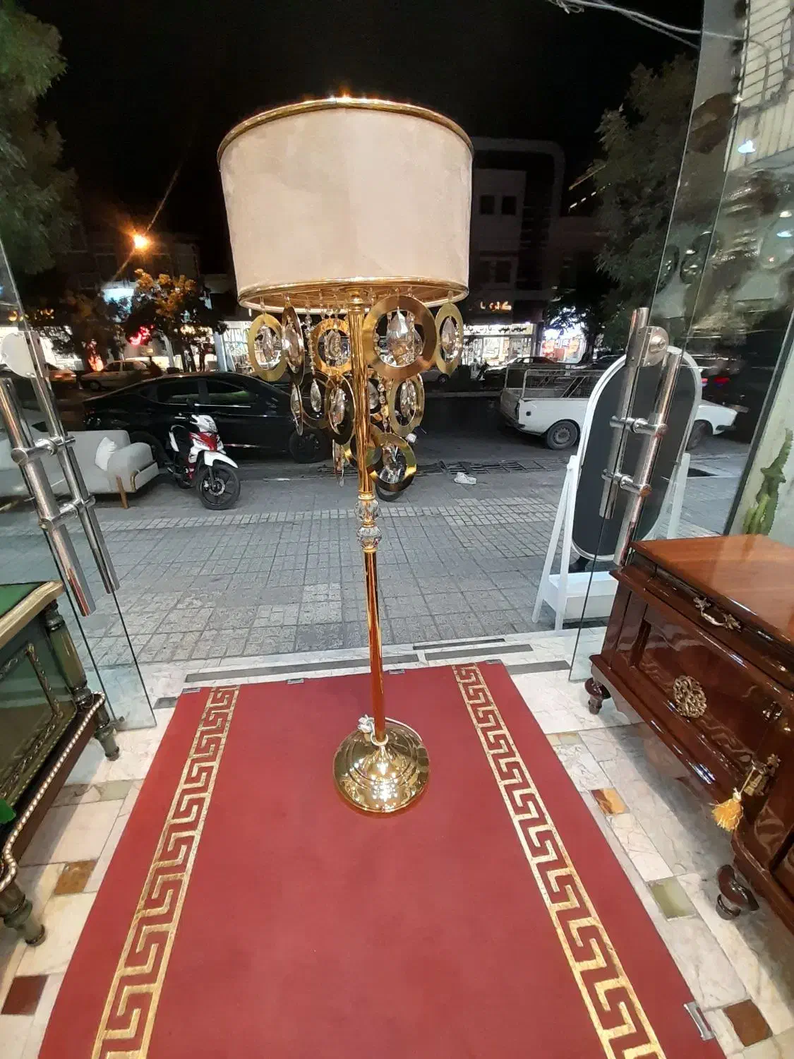 اباژورایستاده کنارسالنی مناسب هدیه|چراغ خواب و آباژور|مشهد, طلاب|دیوار