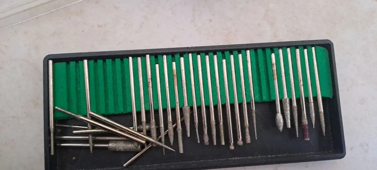 سوهان برقی دستگاه یو وی فقط یکماه کار کرده|آرایشی، بهداشتی، درمانی|سنندج, |دیوار