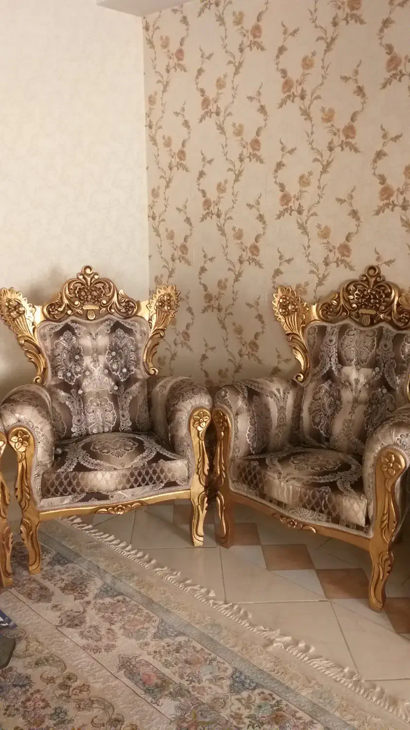 مبل سلطنتی ۹ نفره با دو میزبان ،جلو مبلی ودوعسلی|مبلمان خانگی و میز عسلی|هشتگرد, فاز ۱ مهستان|دیوار