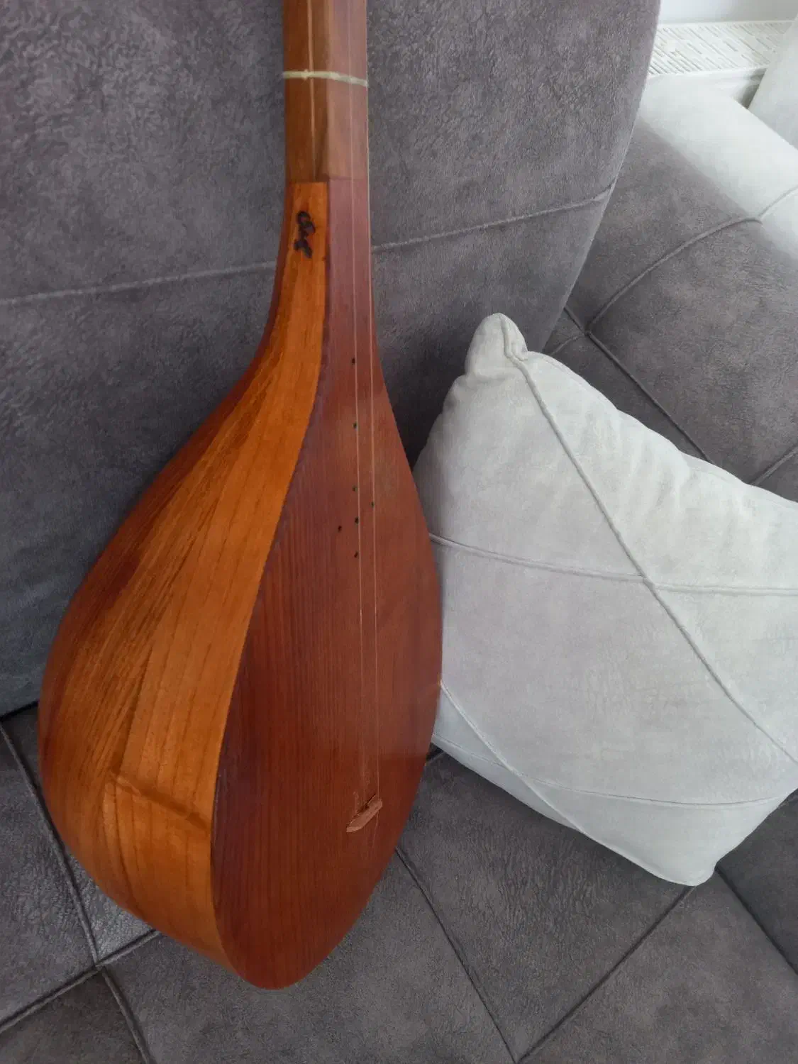 دوتار|سازهای سنتی|شیروان (خراسان), |دیوار