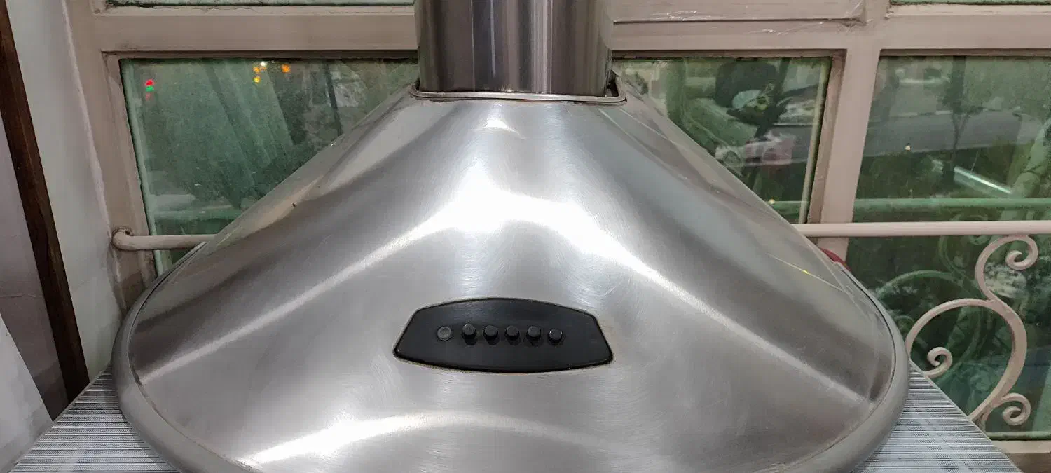 هود|هود|مشهد, تربیت (صدف)|دیوار