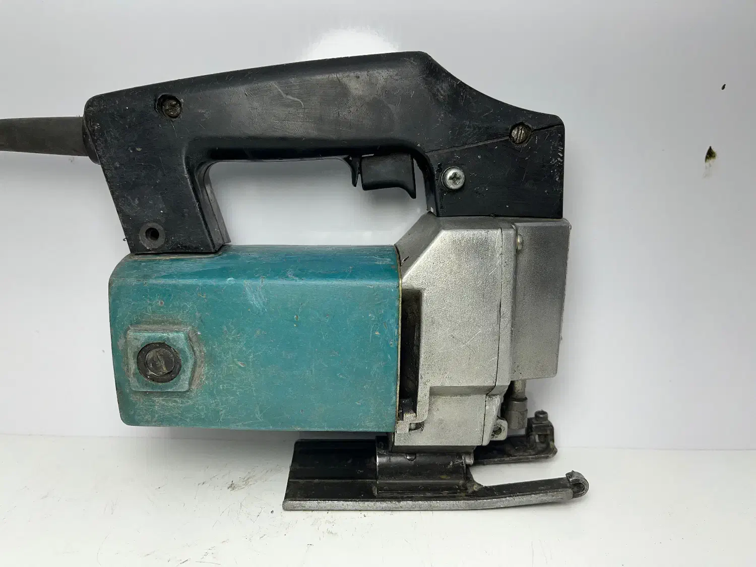 اره عمود بر|ابزارآلات|قم, قلعه کامکار|دیوار