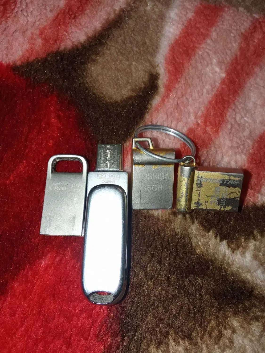 چارعدد فلش|لوازم جانبی موبایل و تبلت|ورامین, شهرک فجر|دیوار