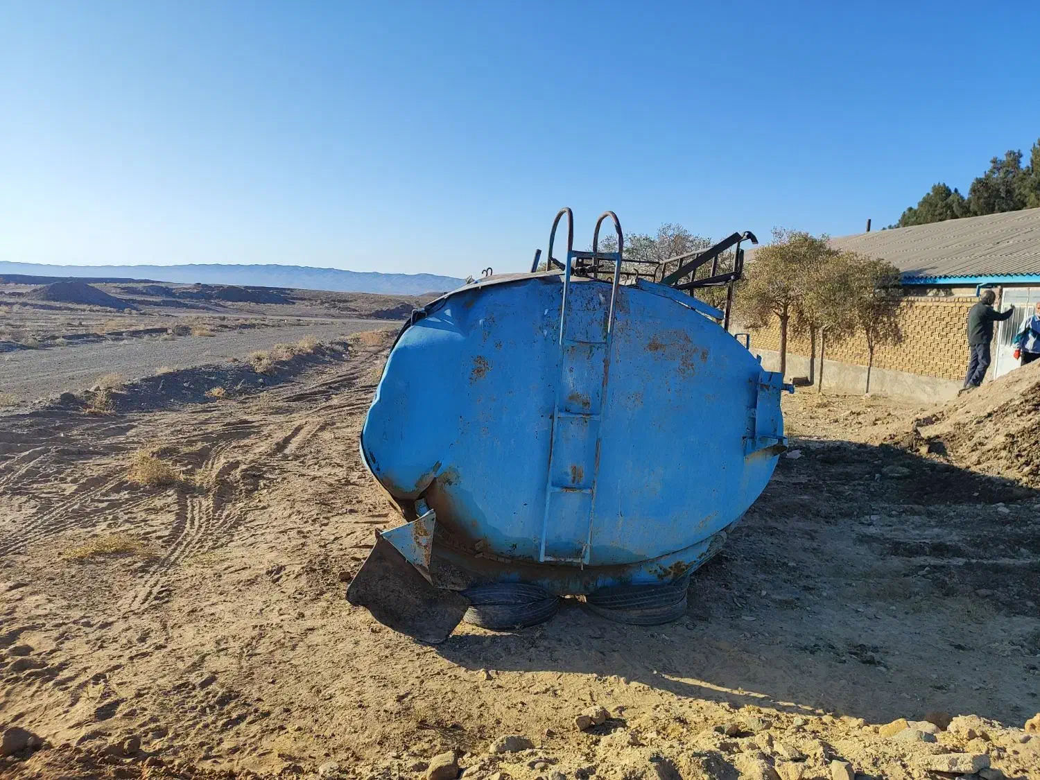 مخزن 35 هزاری گازوئیل|مصالح و تجهیزات ساختمان|تربت‌حیدریه, حاجی یار‎|دیوار