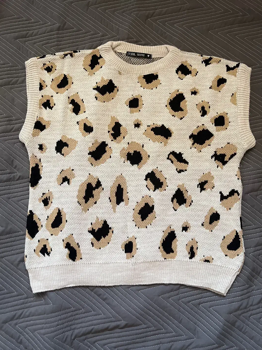 وست پلنگی|لباس|قم, باغ کرباسی|دیوار