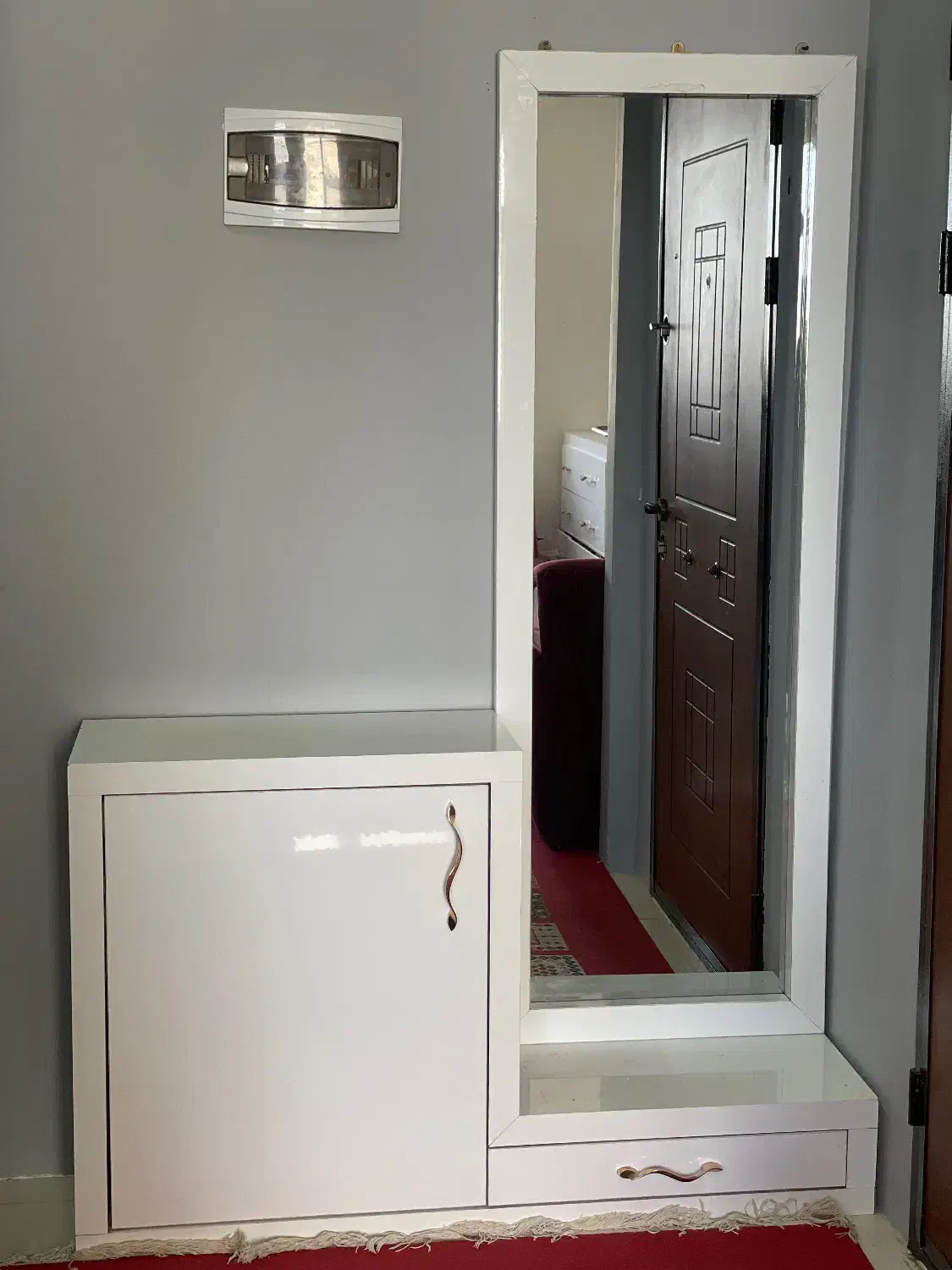 جاکفشی های گلس سفید|جاکفشی، کمد، دراور|تربت جام, ترکمن ها|دیوار