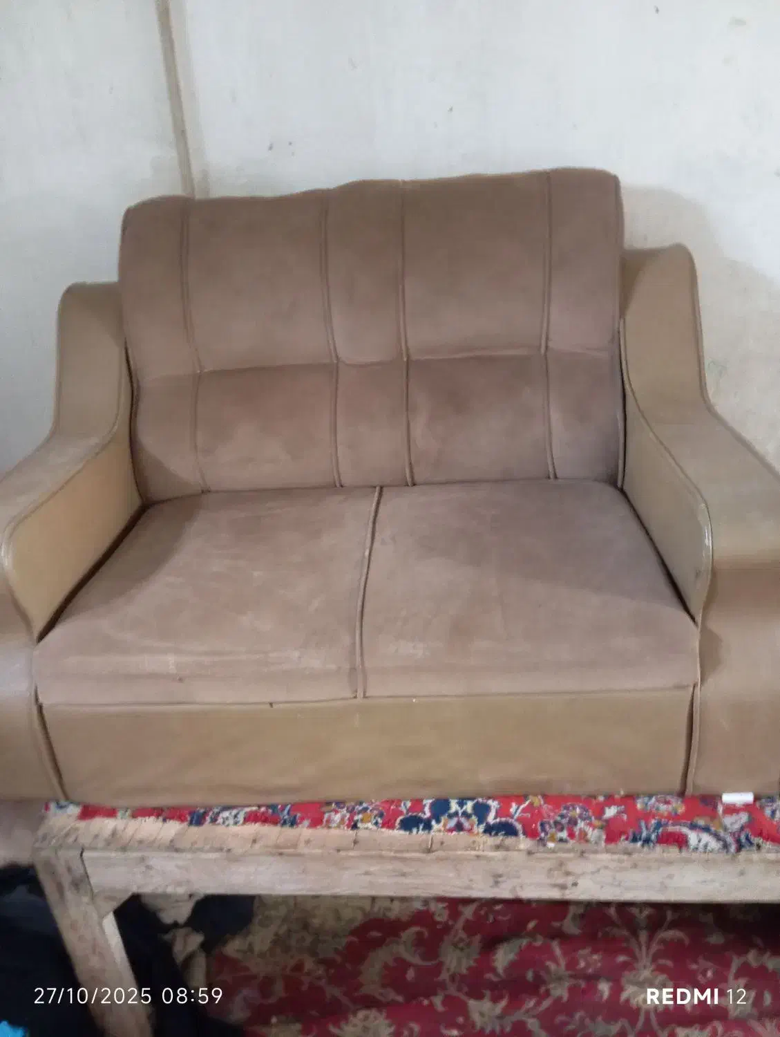 مبل چرمی یک عدد دونفری دوعدد یک نفری  خیلی تمیز|مبلمان خانگی و میز عسلی|آق قلا, |دیوار