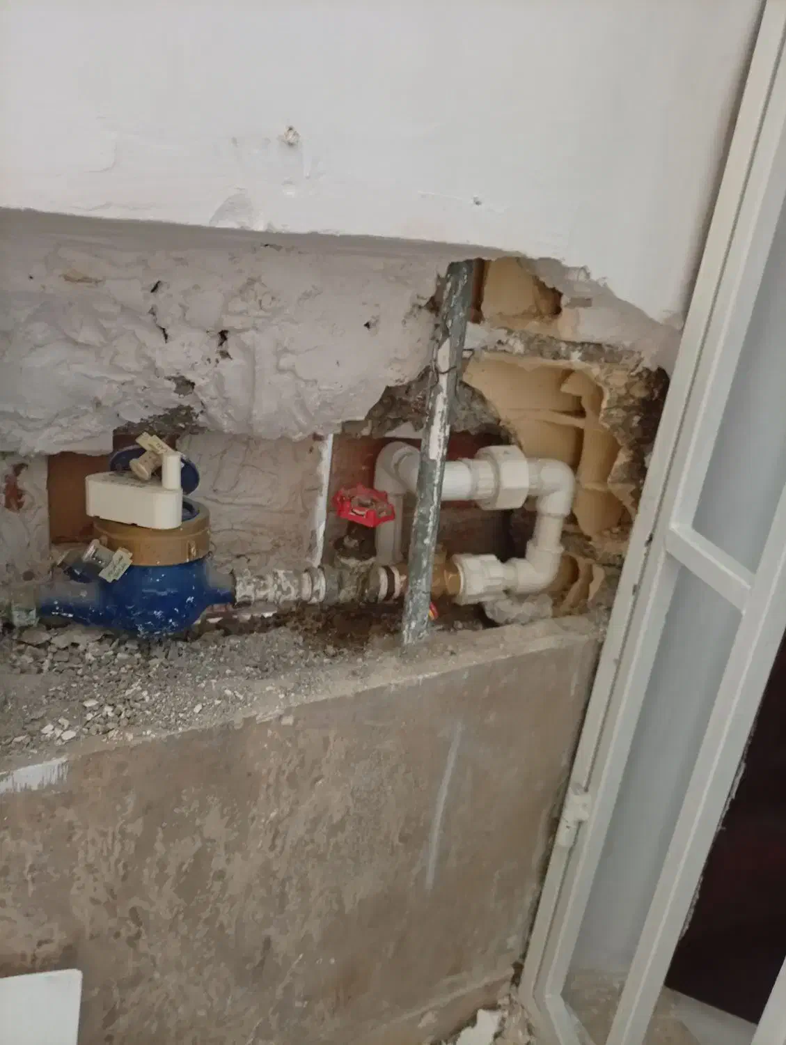 تاسیسات آب|خدمات پیشه و مهارت|بومهن, |دیوار