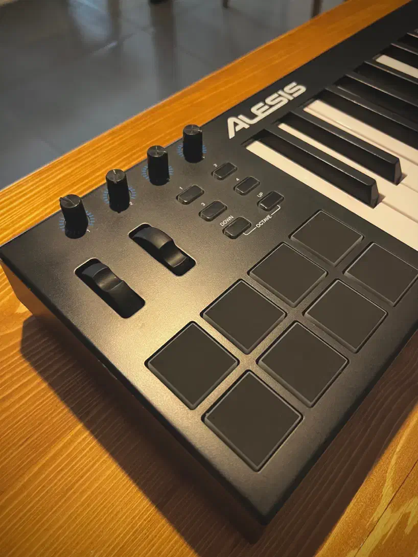 میدی کنترلر حرفه‌ای با ۶۱ کلاویه فول سایز|پیانو، کیبورد، آکاردئون|رشت, گلسار|دیوار