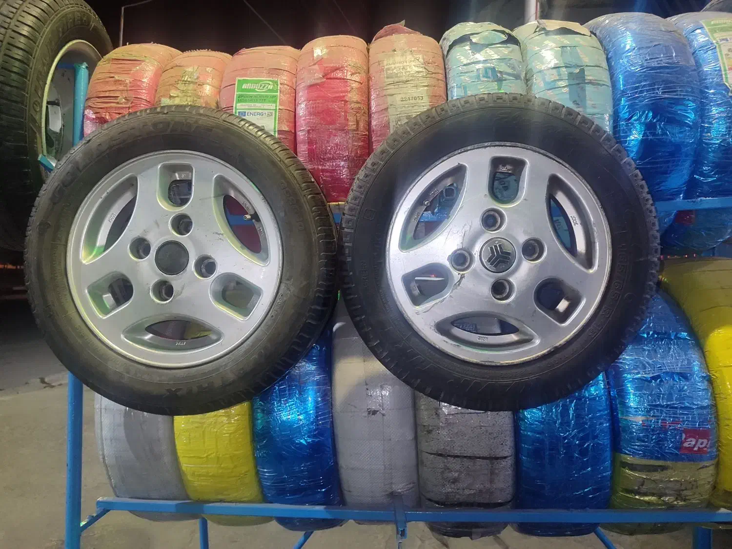 رینگ لاستیک پراید در حد نو کویر تایر به فروش میرسد|قطعات یدکی و لوازم جانبی|شریف‌آباد, |دیوار