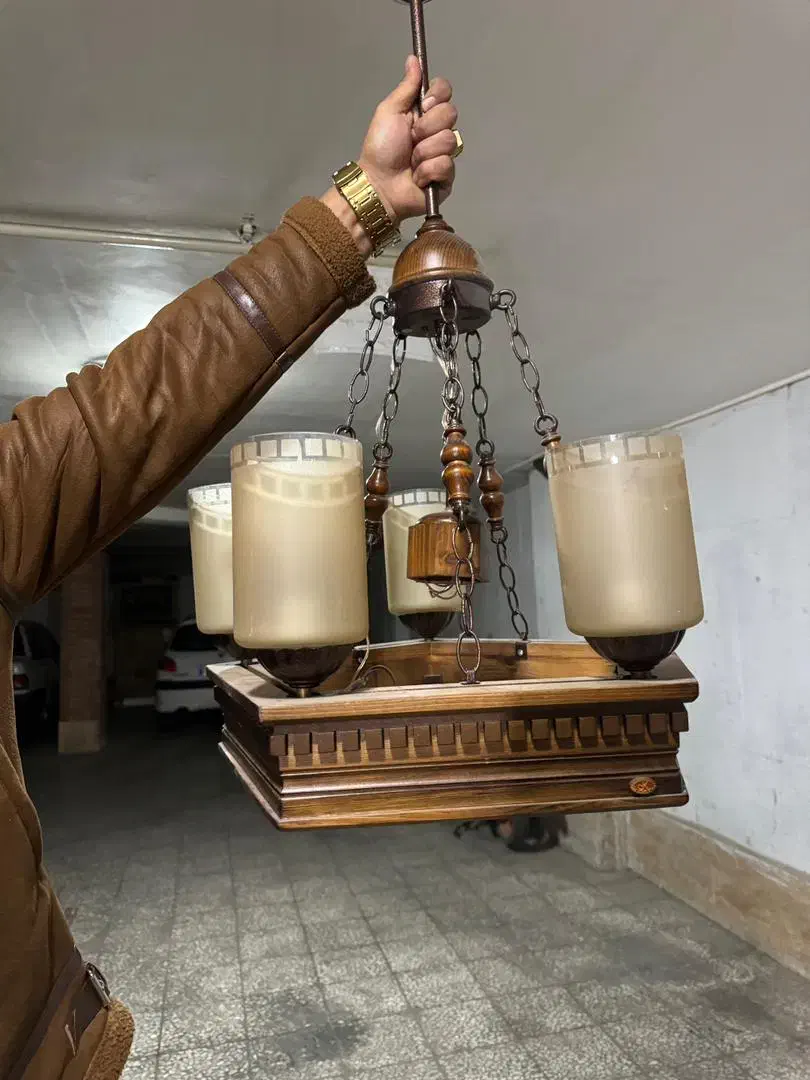 لوستر چوبی شرکتی دوعدد|لوستر و چراغ آویز|اراک, |دیوار