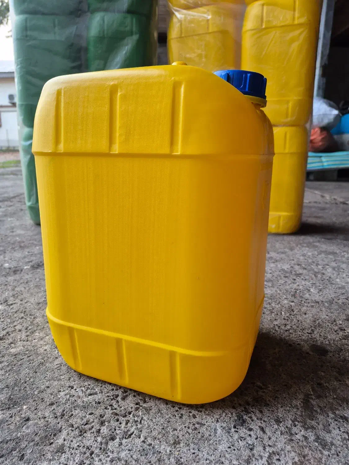 بطری۲۰ لیتری در رنگ های مختلف و بی رنگ مواد نوع|عمده‌فروشی|رشت, بازار|دیوار