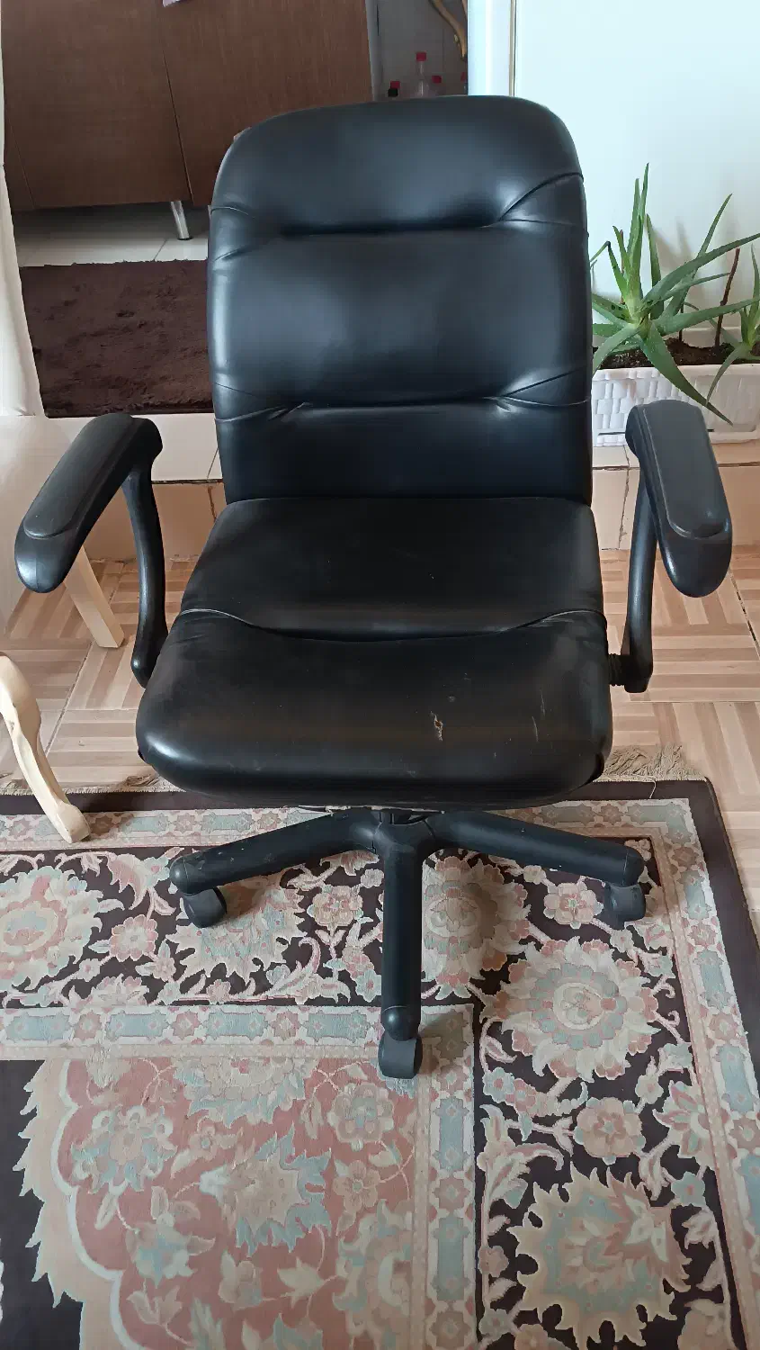 صندلی چرخدار اداری|صندلی و نیمکت|چهارباغ, |دیوار