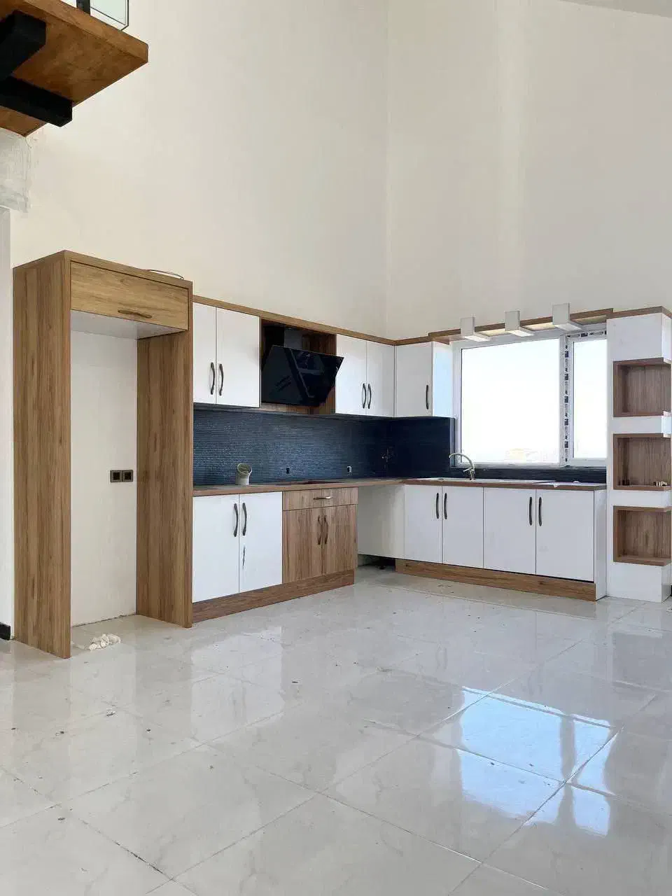 ویلا نیم پیلوت با مدارک کامل و لازم|فروش خانه و ویلا|امامزاده عبدالله, |دیوار