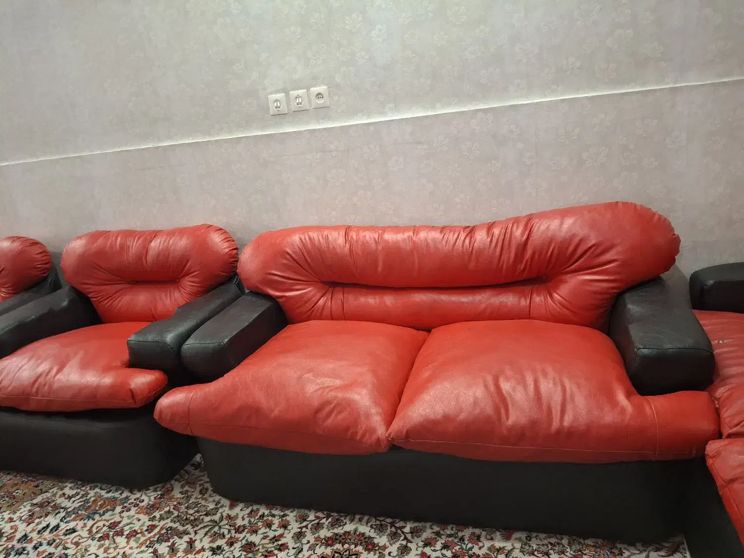 مبل چرم در حد نو|مبلمان اداری|قم, مسجد امام حسن|دیوار