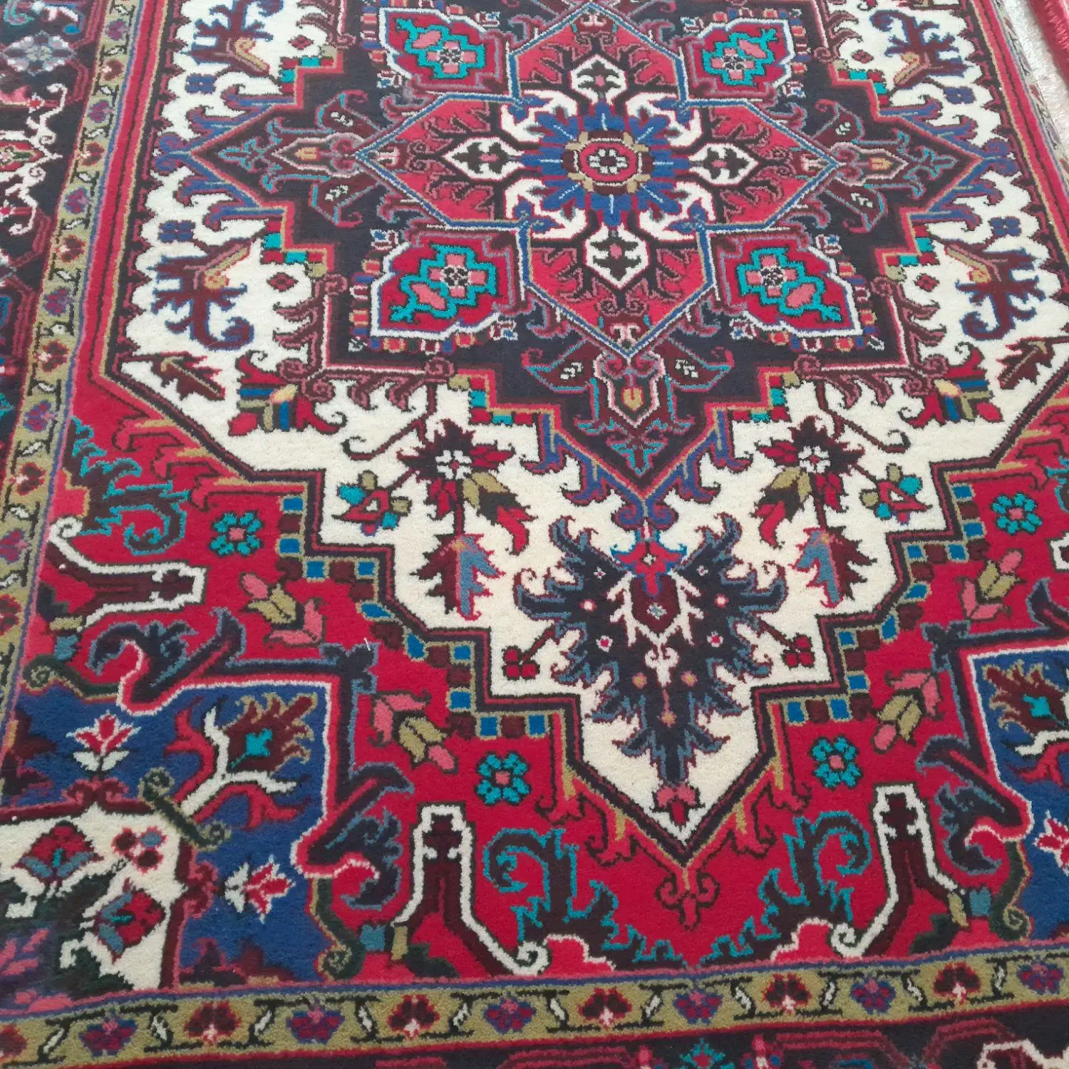 فرش دستباف پرادخت زنی|فرش|بستان آباد, |دیوار