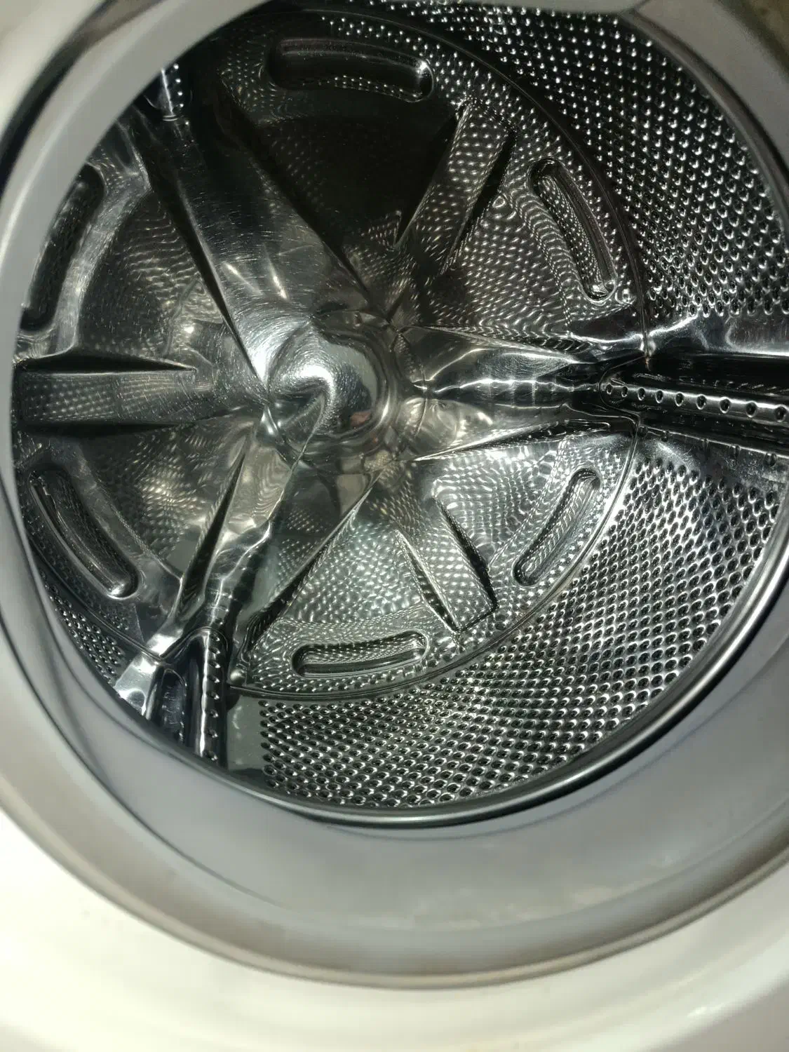 یک عدد لباسشویی|ماشین لباسشویی و خشک‌کن لباس|برازجان, |دیوار