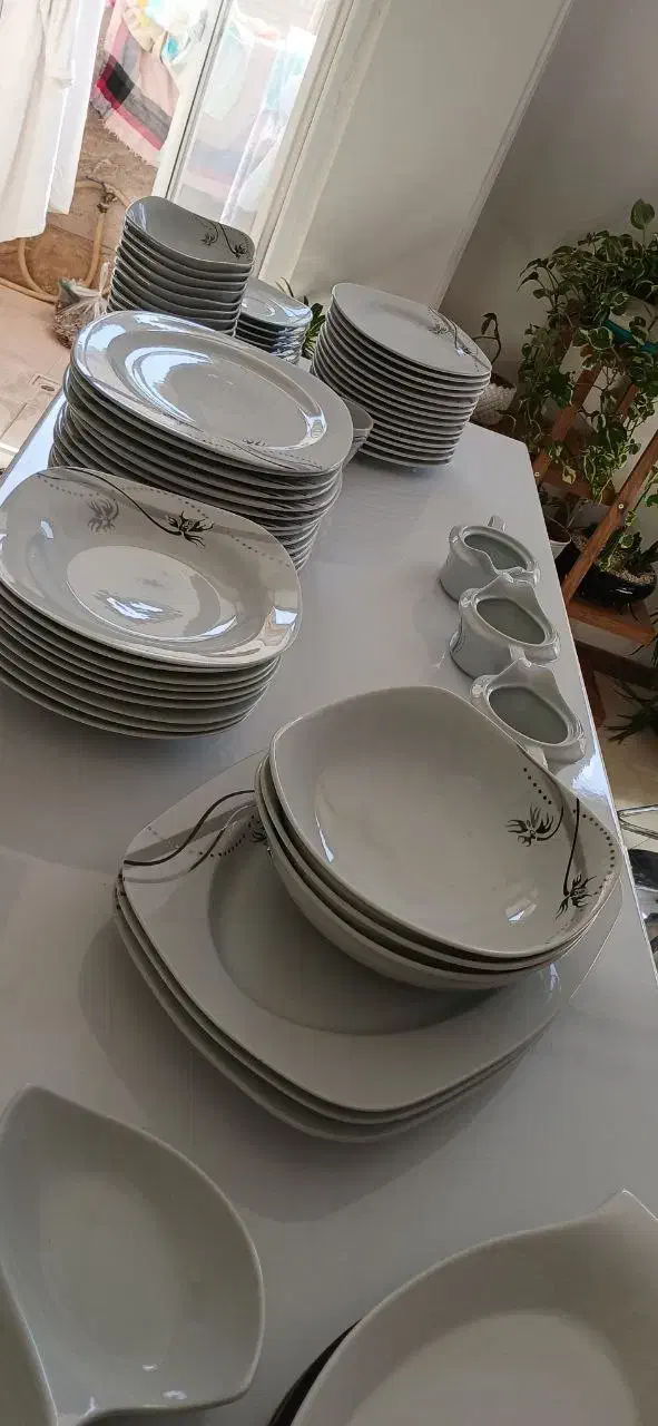 سرویس ۱۸ نفره چینی  (اسپیدار)|ظروف سرو و پذیرایی|پردیس, فاز ۲|دیوار