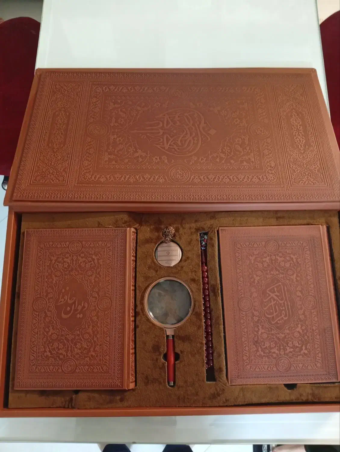 پک قرآن و حافظ چرم|کتاب و مجله مذهبی|مشهد, چهارچشمه|دیوار