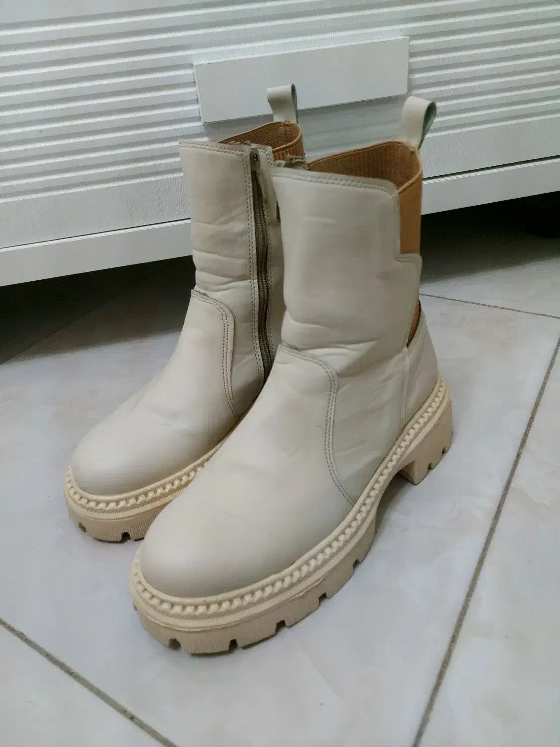 نیم بوت کرمی سایز ۳۹|کیف، کفش، کمربند|اسلام‌شهر, شهرک قائمیه|دیوار