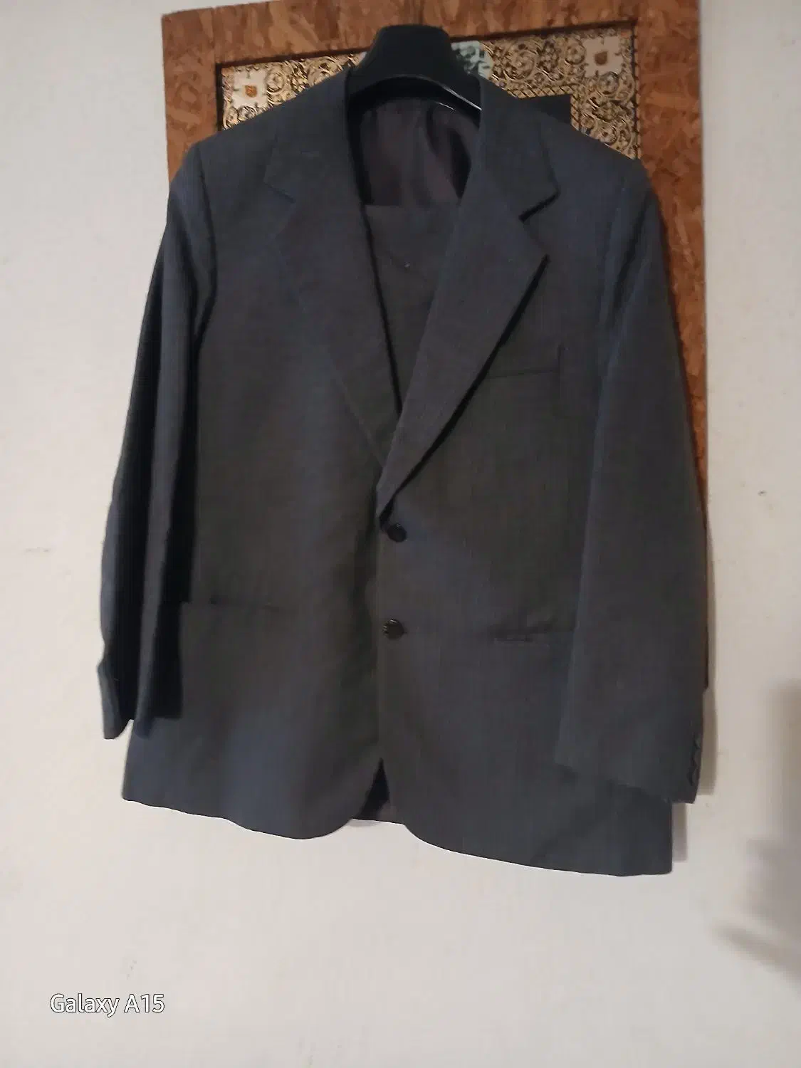 یکدست کت وشلوار|لباس|رشت, باهنر|دیوار