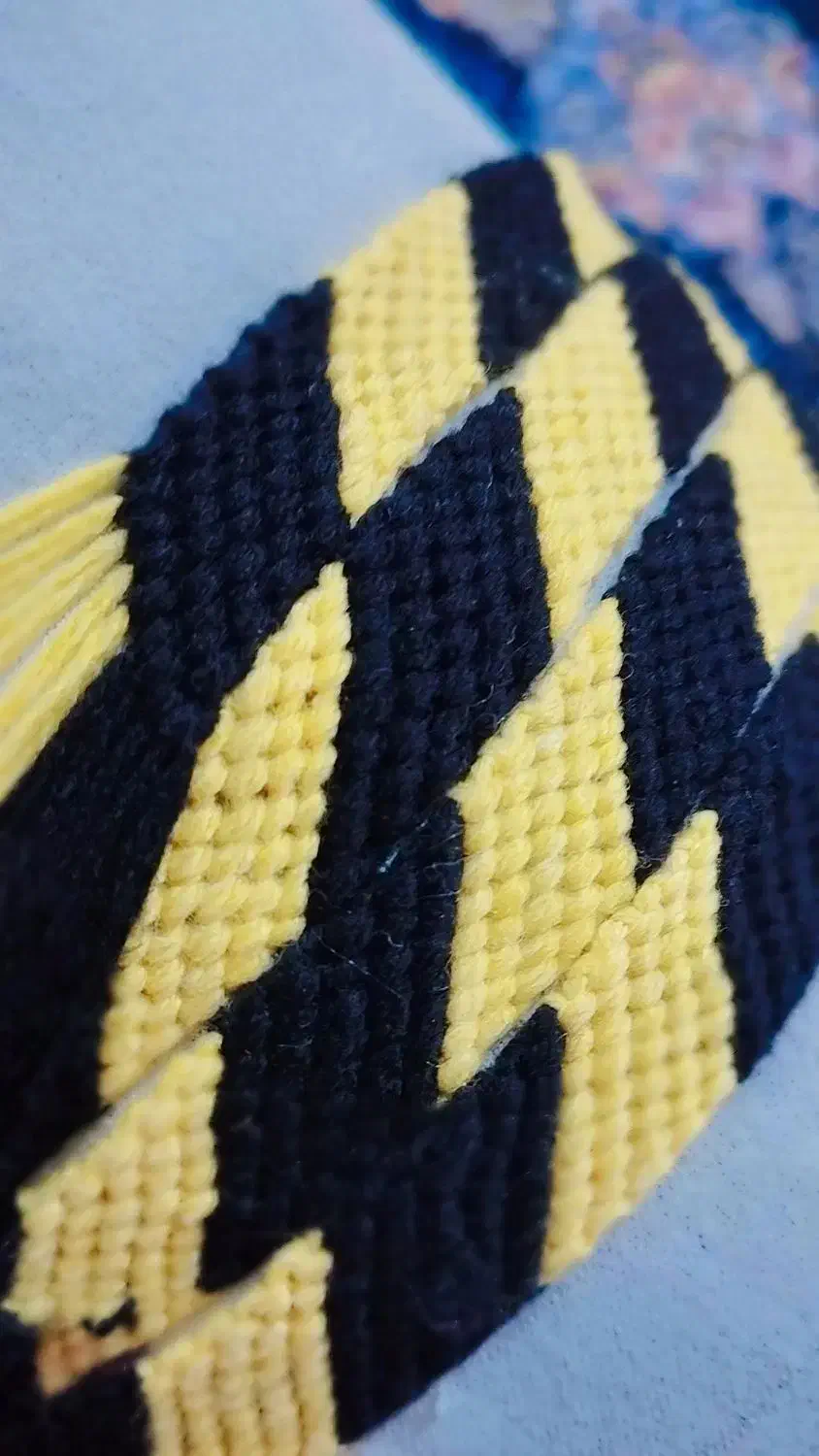 وعدو شلوار|لباس|رودان, |دیوار