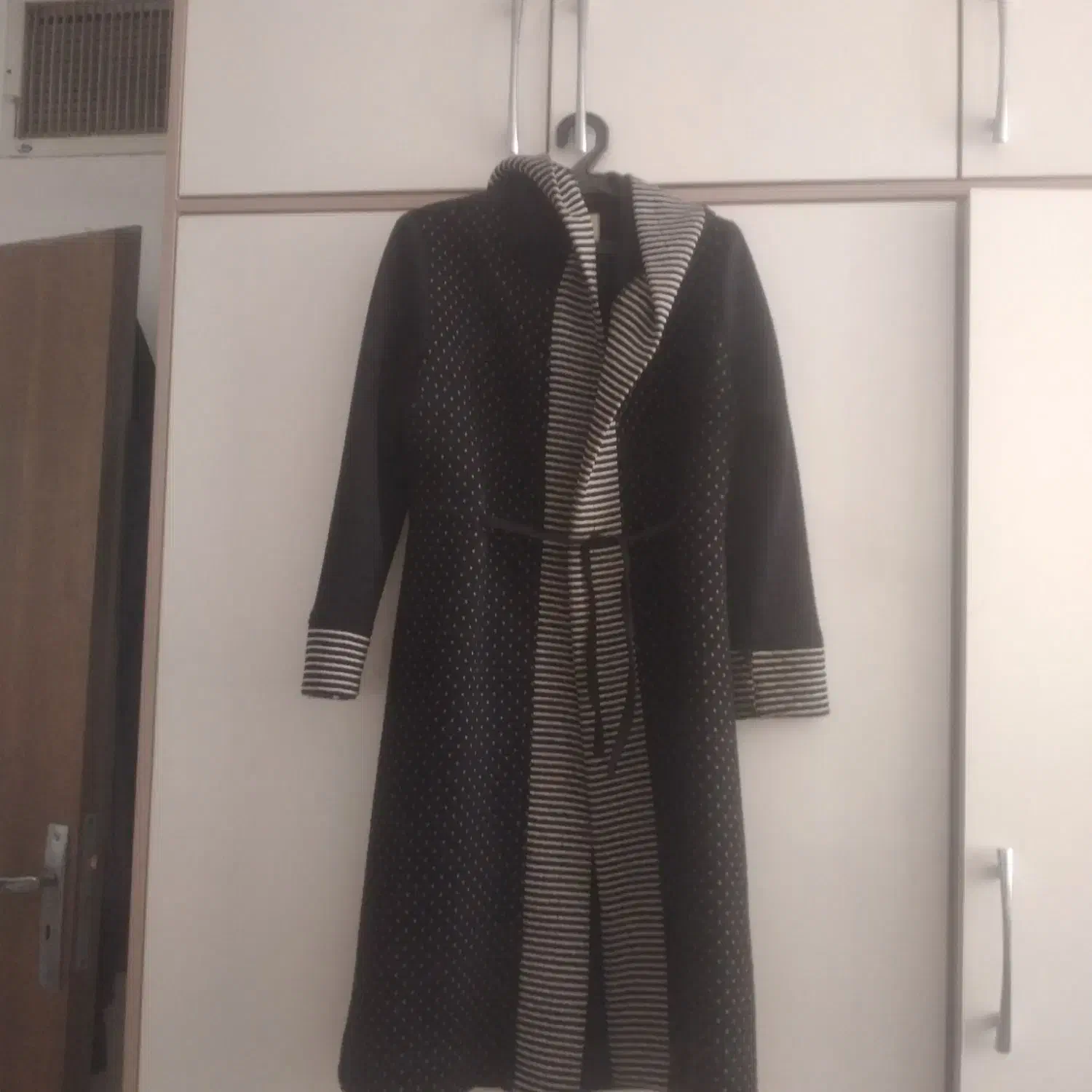 پالتو مشکی|لباس|کرمان, |دیوار