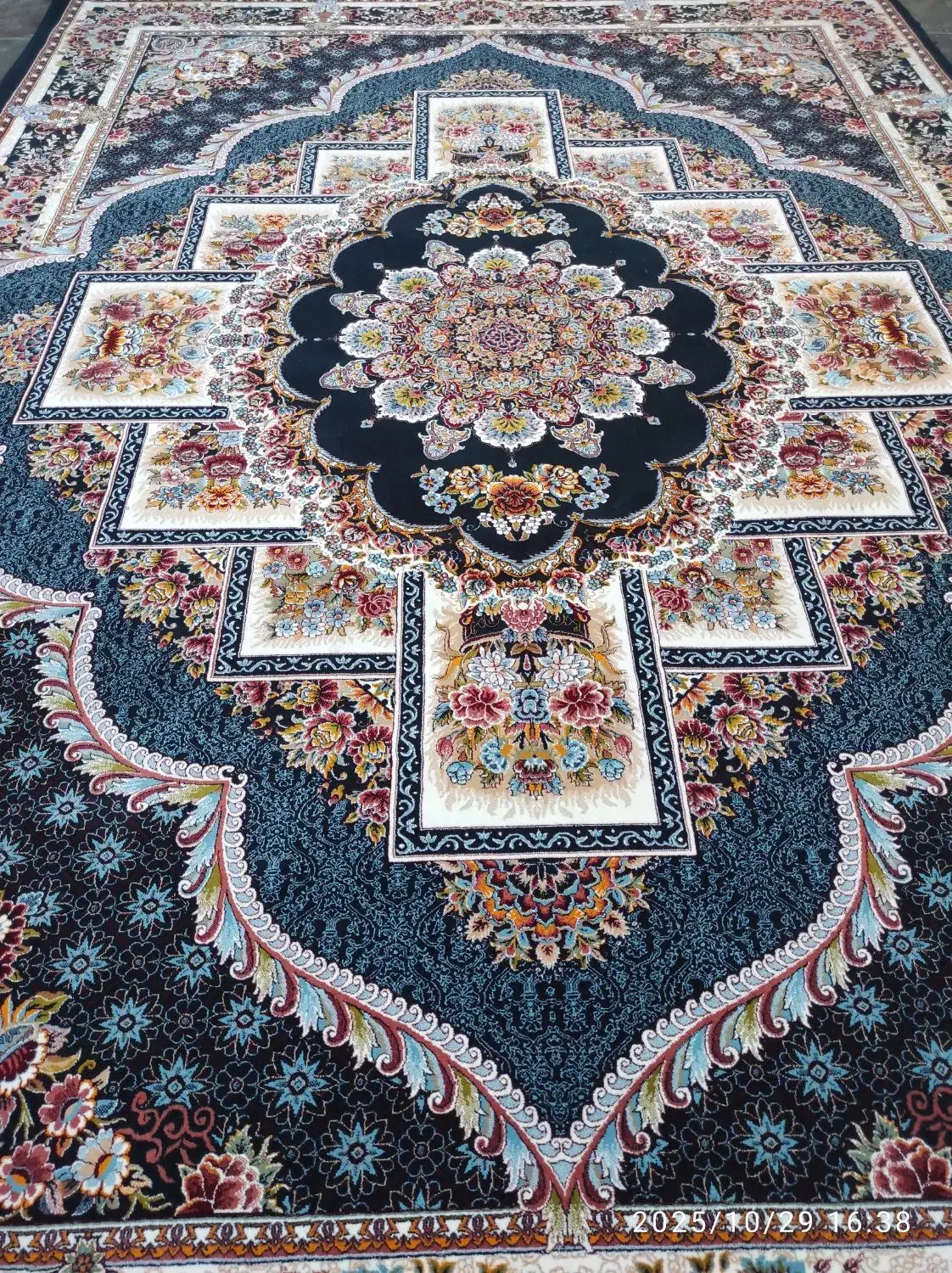 جفت فرش 9 متری 700 شانه تراکم 2550|فرش|ورامین, خیر آباد|دیوار