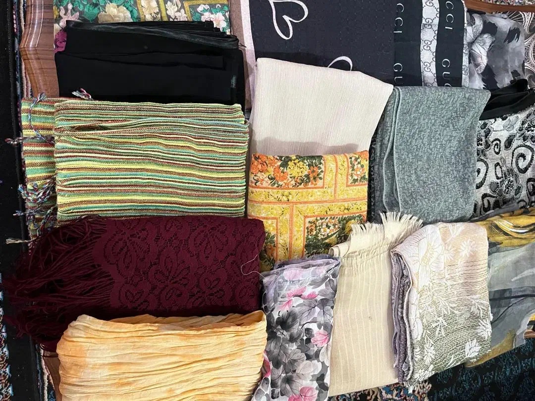 تعدادی لباس مجلسی و شال|لباس|شیراز, عادل آباد|دیوار