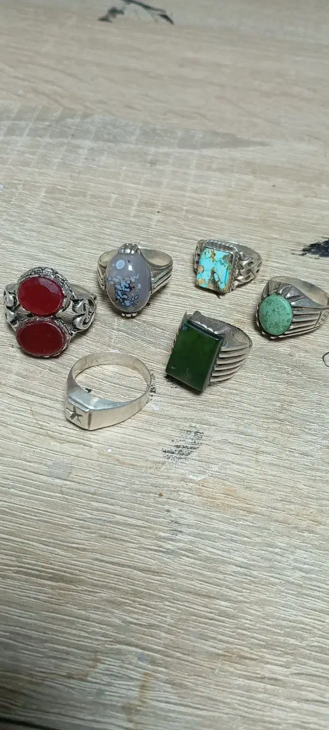 درود بر شما تعدادی انگشتر نقره و سنگهای معدن|جواهرات|شیراز, گود خزینه|دیوار