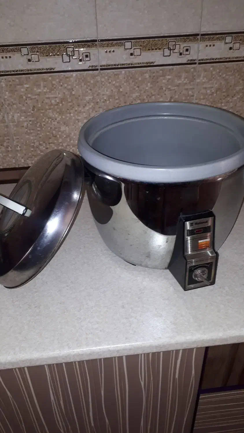 پلو پز ناسیونال|ظروف پخت‌وپز|اندیشه, اندیشه فاز ۳|دیوار