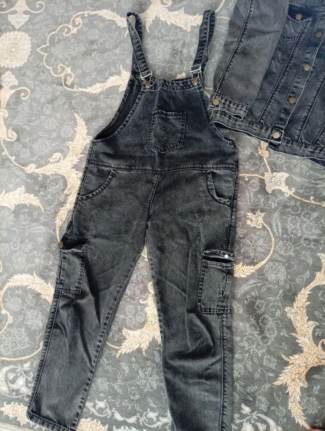 کت و بیلر لی|لباس|نیشابور, باغرود|دیوار