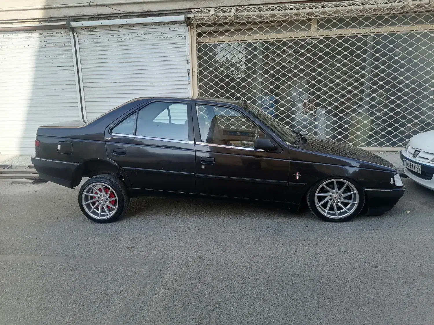 405 مدل 83 مشکی دوبرگ سند در حد|خودرو سواری و وانت|اصفهان, فرودگاه شهید بهشتی|دیوار